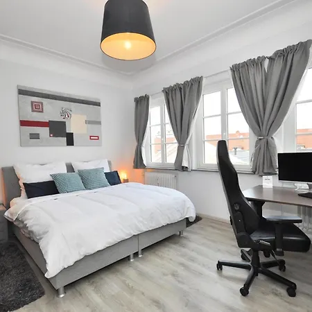 Zentral, Am Park Mit Parkplatz Appartement *