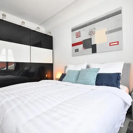 Zentral, Am Park Mit Parkplatz *