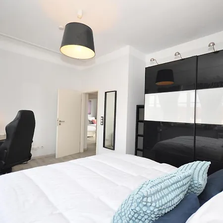 Zentral, Am Park Mit Parkplatz Braunschweig